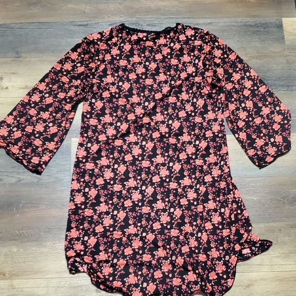 Que Pink and Black Floral Rose Lightweight V-Neck 3/4 Sleeve Nightie - Picture 8 of 9